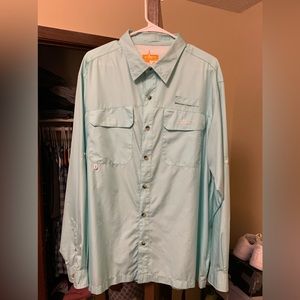 Men’s lightweight fishing shirt.